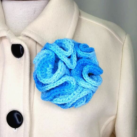 Bright Blue Floral Crochet Brooch Handmade Swirl Ombre Outerwear Colorful Pin - Picture 5 of 10